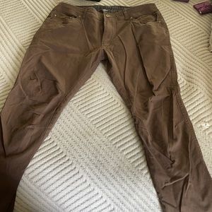 These are Men’s Kühl Free Kanvus pants 40x32